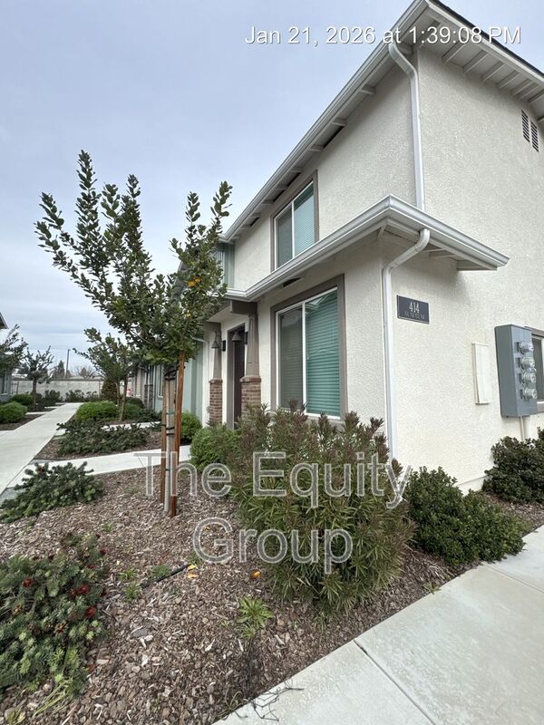 Visalia Condo: 414 S Summit Street