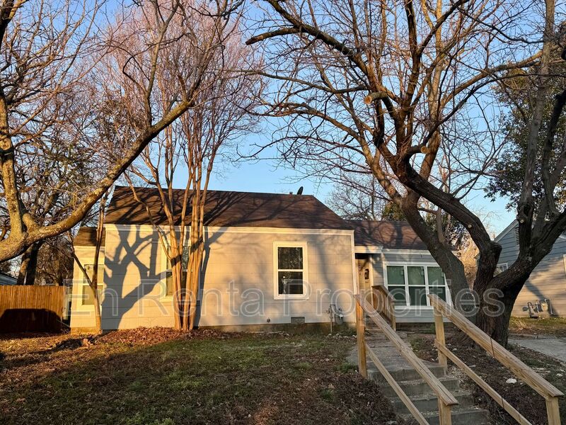 Ft Worth House: 4100 Marks Pl.