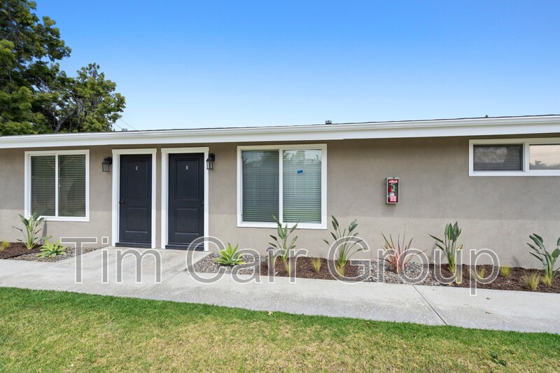 Costa Mesa Condo: 235 E 18th Street