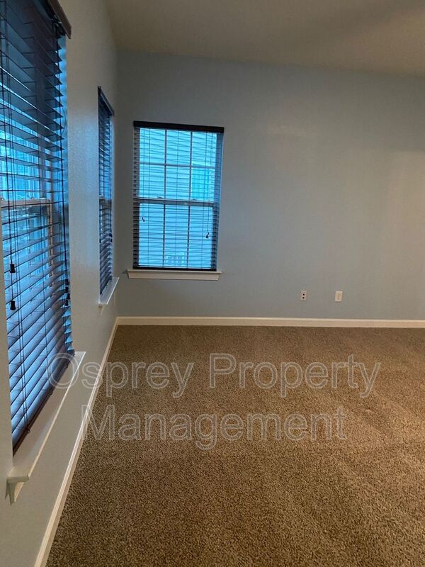 Beautiful 4 Bedroom Single Family Home - Photo 7