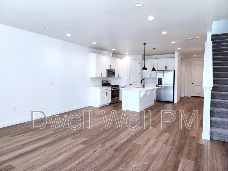 Star Condo: 362 North Lagrasse Lane