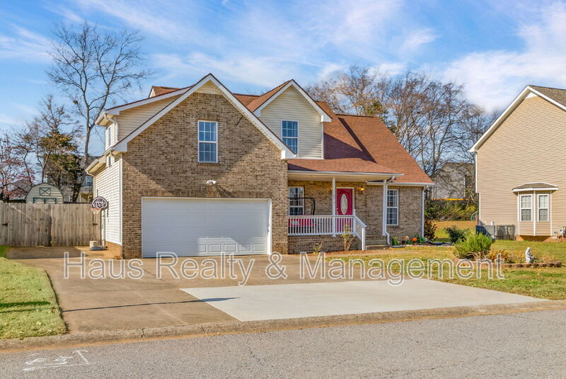 Clarksville House: 674 Superior Ln