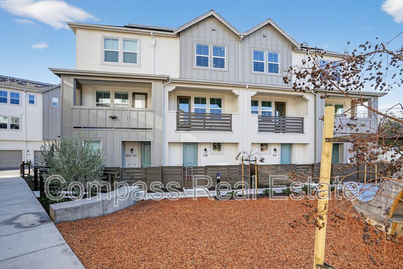 Castro Valley Townhome: 21061 Story St