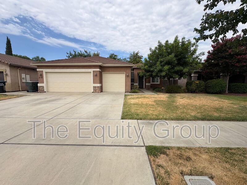 Visalia House: 2133 North Denton St