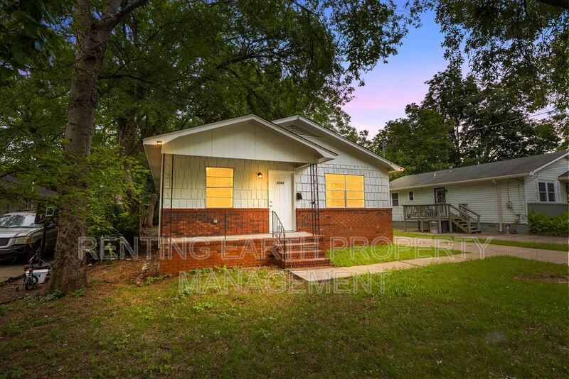 Birmingham House: 3353 Jefferson Ave SW