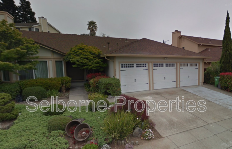 Oakland House: 6252 Ridgemont Dr