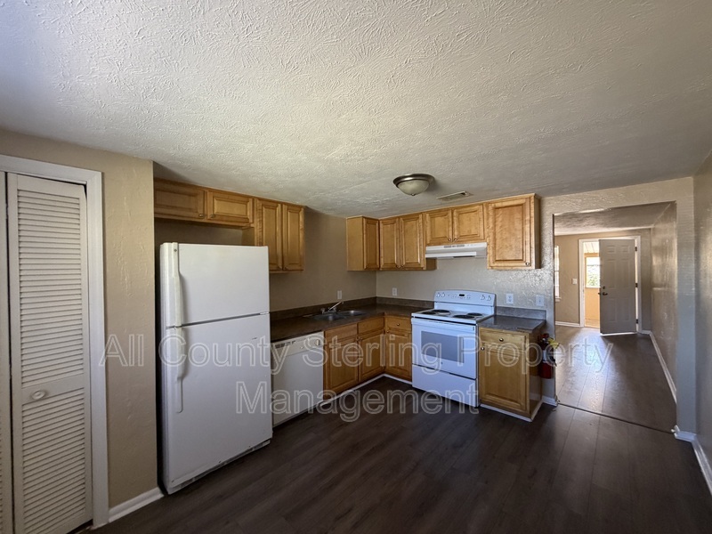 Lake City Condo: 201 SE Beech Street