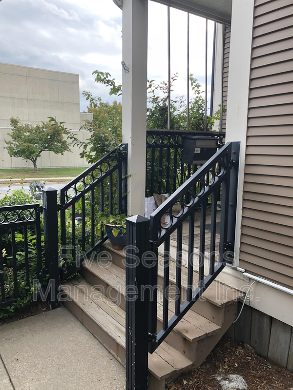 Burlington Condo: 10 Pearl Street - 12 A