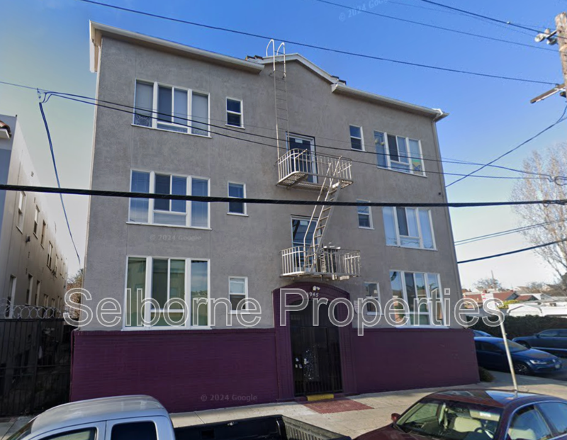 Oakland House: 1945 26th Avenue