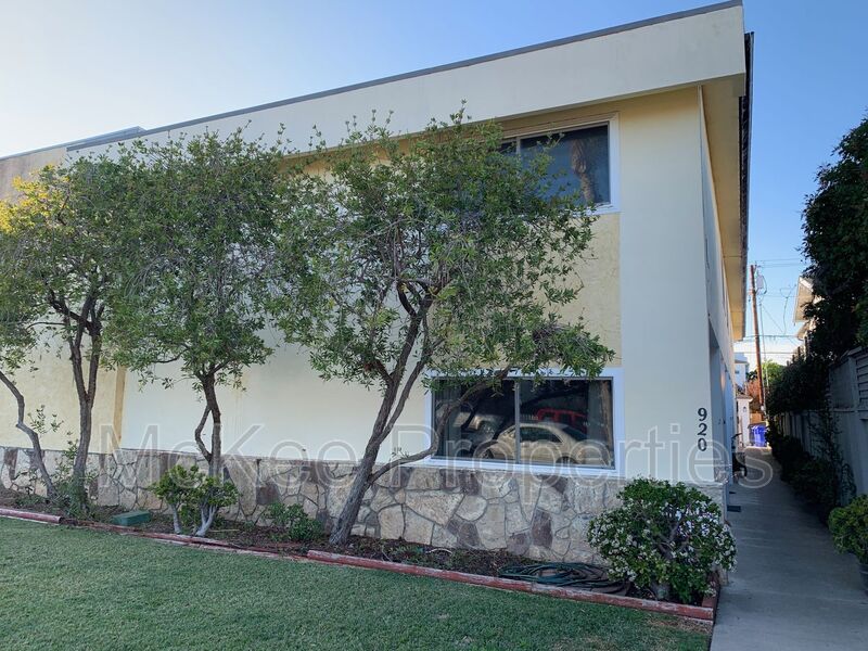 Coronado Condo: 920 F Avenue