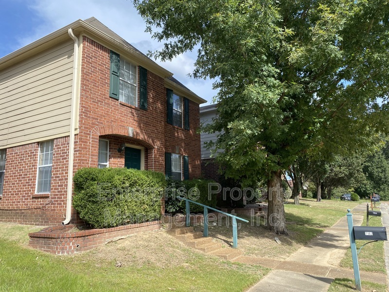 Cordova House: 7162 Charlton Way