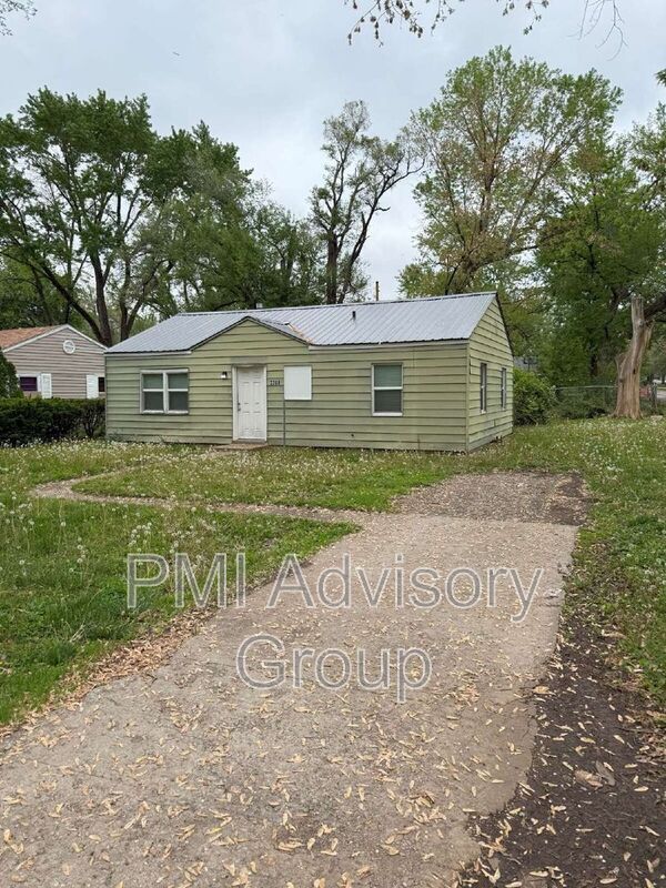 Topeka House: 3368 Southeast Girard Street