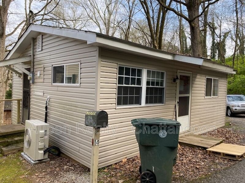 Chattanooga House: 14 Hemlock Circle