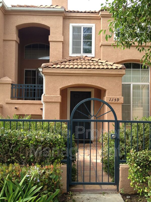 OXNARD House: 1159 OYSTER PLACE