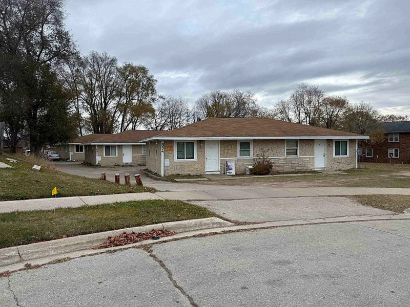Green Bay Condo: 2075-2079 Imperial Lane - 2077B
