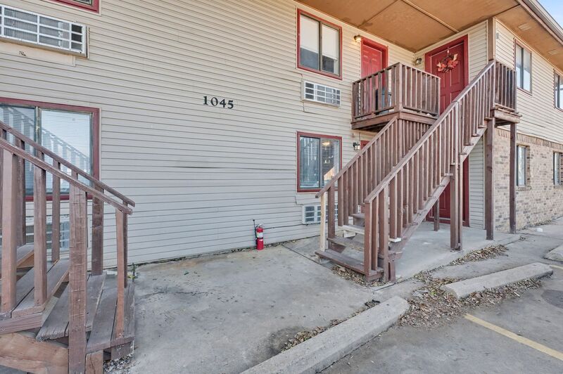 Fayetteville House: 1045 Happy Hollow