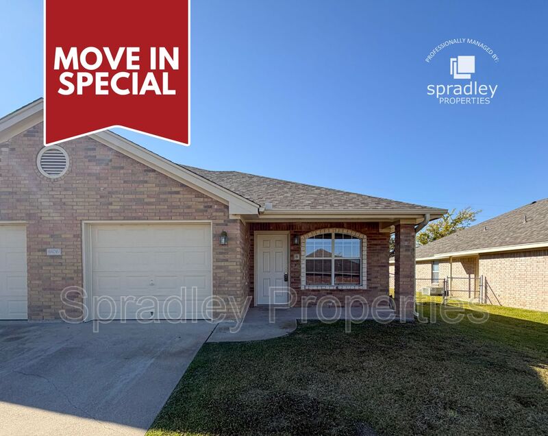 Killeen Townhome: 5506B Luxor Dr