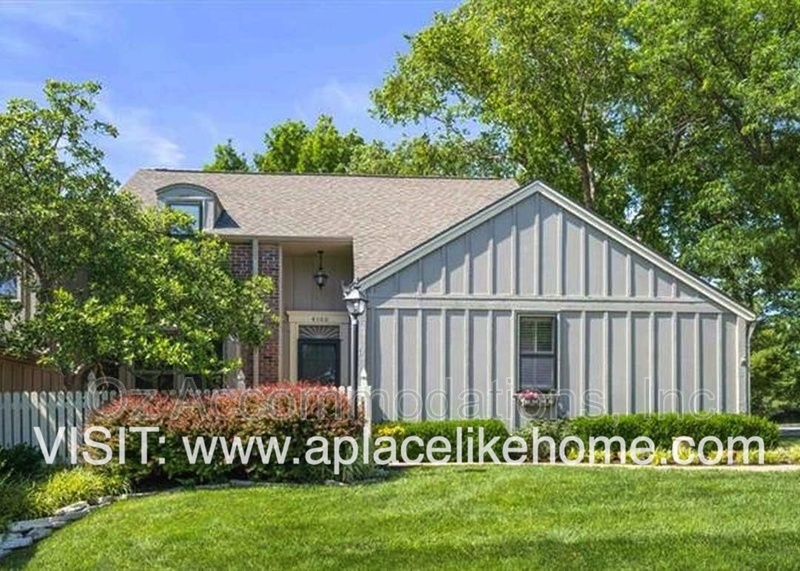 Leawood Townhome: 4300 W 111th Ter
