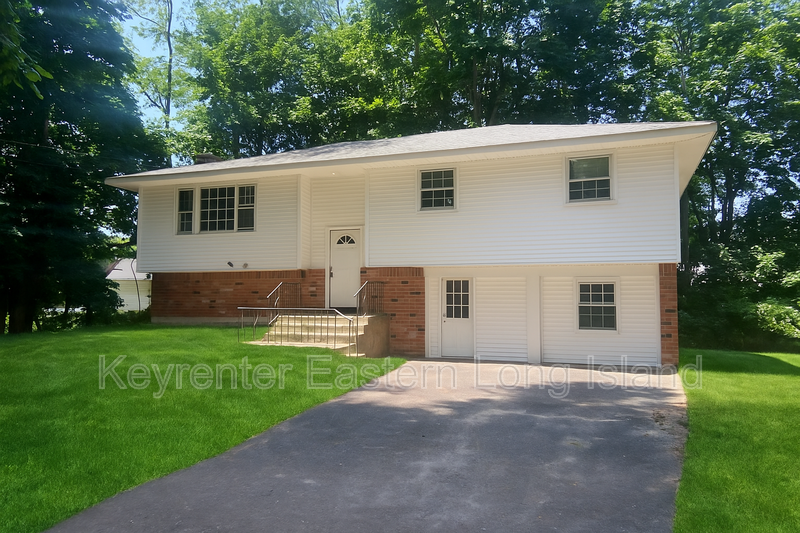 Sound Beach House: 30 Cedar Ave