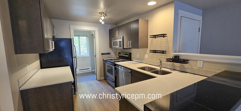 Kirkland Condo: 718 Kirkland Cir