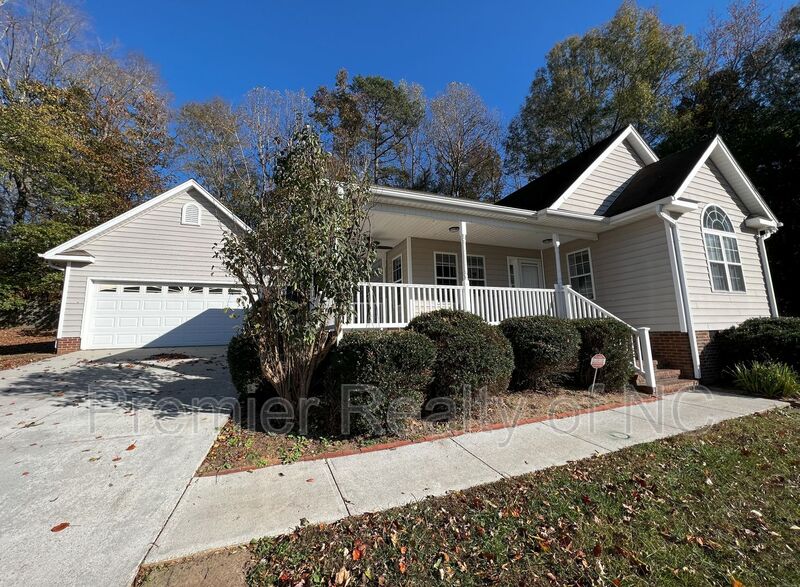 Advance House: 118 Carters Ridge Rd