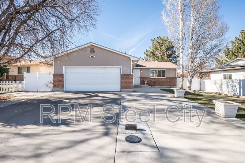 Pueblo House: 2119 Chatalet Ln