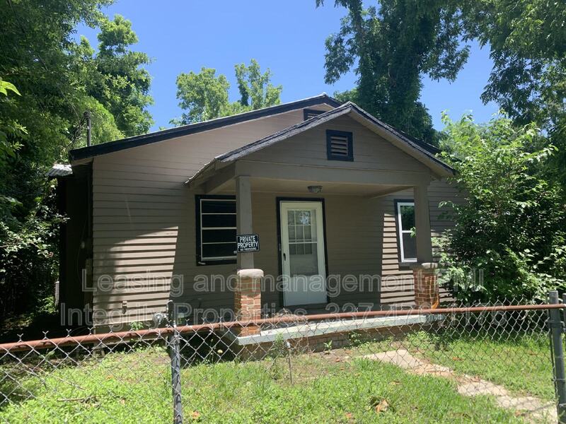 Lafayette House: 308 Huval Street