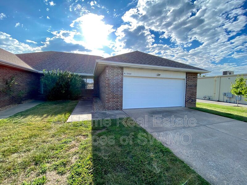 Springfield Condo: 4136 S Homewood