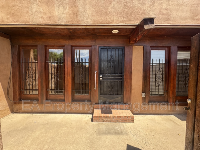 Albuquerque House: 921 Nashville Ave SW