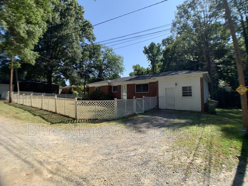 Mount Holly House: 312 Bryte Street