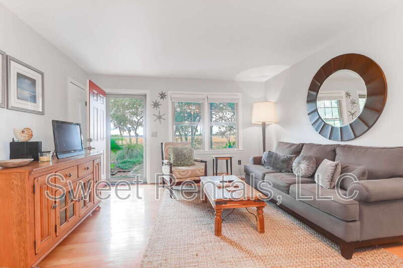 Charleston Condo: 411 St Charles Ct