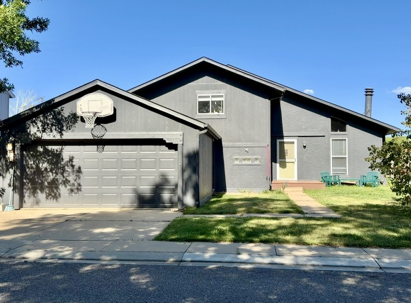 Louisville House: 165 S Carter Ct