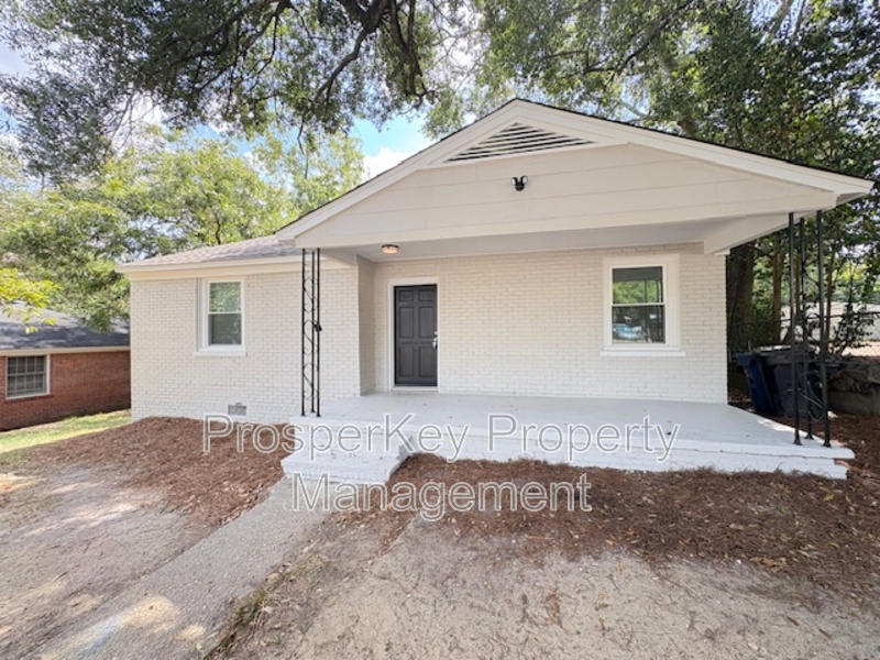 Columbus House: 3640 Walton St