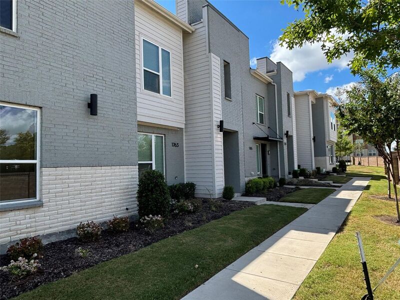 Plano House: 1763 Montgomery Dr