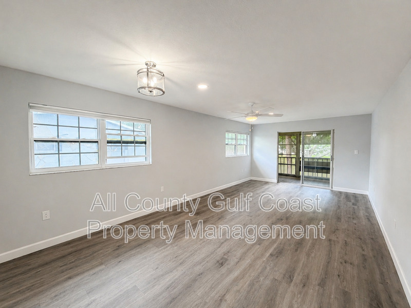 Bradenton House: 4511 3rd Street Cir W