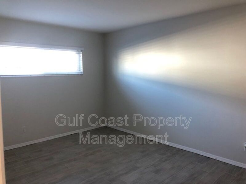 325 Golden Gate Pt Unit # 4 Sarasota FL 34236 - Photo 10
