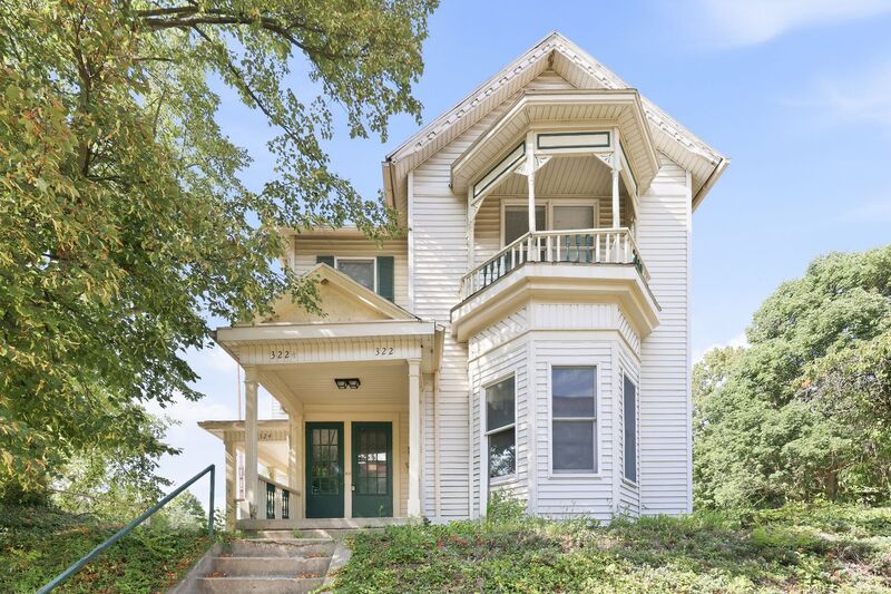 springfield House: 322-324 Bill Edwards Dr.