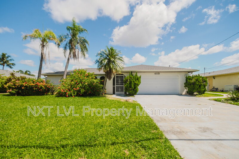 Cape Coral House: 403 SE 33rd Terr