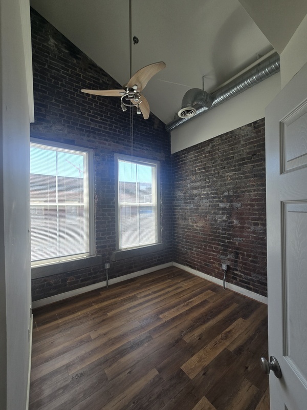 Richmond Condo: 302 Goshen St