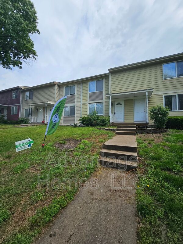 Kansas City House: 711 N 70th Ter