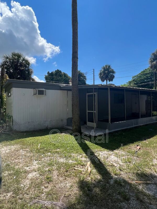New Port Richey House: 7018 Washington Street