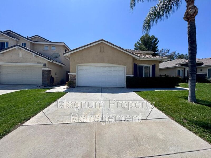 Temecula House: 33021 Adelante St