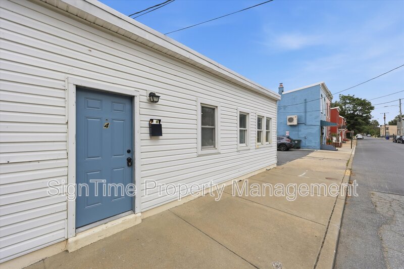 Frederick House: 4 Winchester Ave