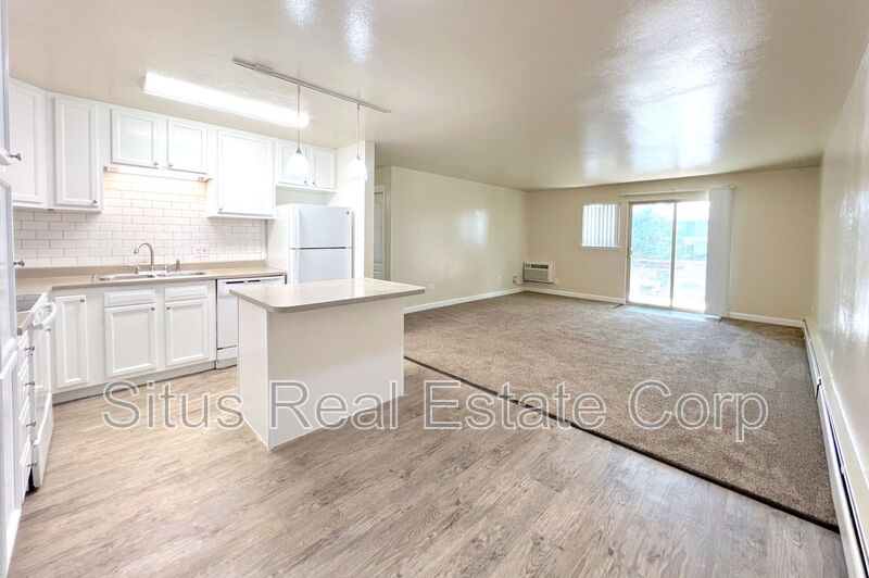 Lakewood House: 1375 Everett Court