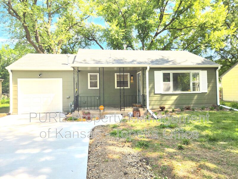 Topeka House: 2416 SW 25th Drive