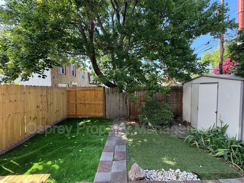 Charming 2-Bed, 2.5-Bath Home in Vibrant Norfolk   