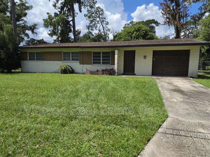 Plant City House: 1103 N Crystal Terrace
