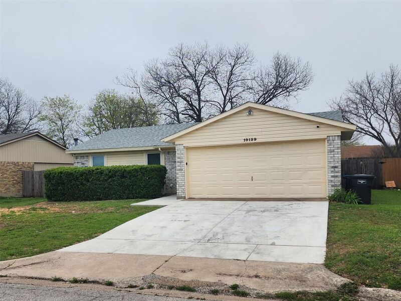Fort Worth House: 10129 Peppertree Ln