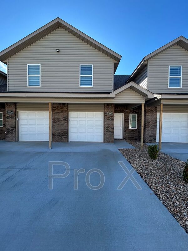 Rogers House: 2806 W Mockingbird Ln