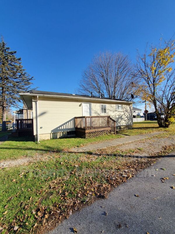 Columbus House: 2911 E 6Th Ave